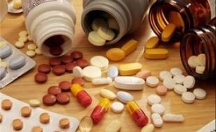 بیمه های تا خرخره بدهکار و داروهای تقلبی که ۹۵% وارداتی اند بیمه های تا خرخره بدهکار و داروهای تقلبی که ۹۵% وارداتی اند