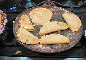 کتک زدن مشتری به دلیل همراه نداشتن پول! + فیلم 