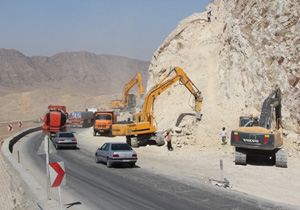 ریزش کوه بر اثر زلزله در گردنه پاطاق سرپل ذهاب + فیلم 