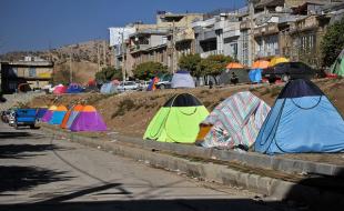 زلزله زده ها چادر گرم می خواهند/ آب و غذا کافی است