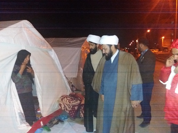 بازدید امام جمعه  و مدیر حوزه علمیه شهرستان از زلزله زدگان مسکن مهر اسلام آبادغرب+تصاویر