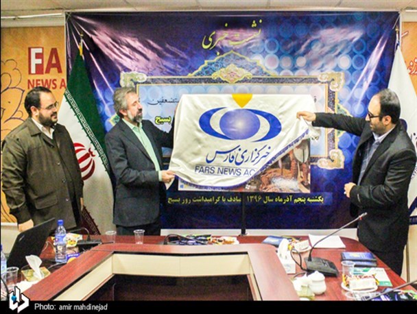 خوراکیان: آرایش حضور بسیج در فضای مجازی بازتعریف شود/ رونمایی از اپلیکیشن «شبیه افسانهها» و معرفی بازیهای «سفیر عشق» و «تابستان سیاه»+فیلم و عکس خوراکیان: آرایش حضور بسیج در فضای مجازی بازتعریف شود/ رونمایی از اپلیکیشن «شبیه افسانهها» و معرفی بازیهای «سفیر عشق» و «تابستان سیاه»+فیلم و عکس