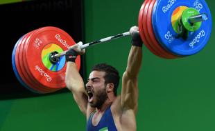 کیانوش رستمی اسیر غرور و خود رای بودنش شد/ برادر او جز فیلم گرفتن چه کرد؟