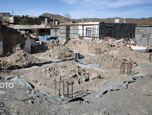 همه عوامل تشدید تخریب های زمین لرزه کرمانشاه/ ساخت روی خاک نرم در خرابی مسکن مهر نقش دارد/ احتمال مدفون شدن دو روستا با تداوم زمین لغزش 