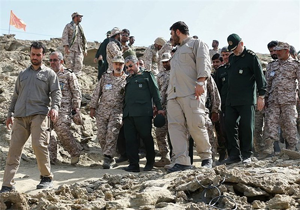 حضور چندباره سرلشگر جعفری در مناطق زلزله زده کرمانشاه + فیلم 