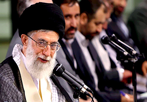 شعرخوانی به یاد بازماندگان زلزله بم در حضور رهبر انقلاب + فیلم 