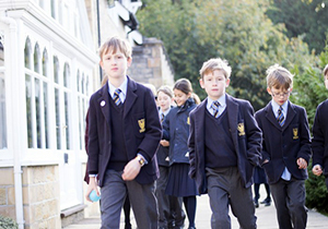 ماجرای اجبار دانش آموزان به بستن کراوات در مدرسه چه بود؟ + صوت 