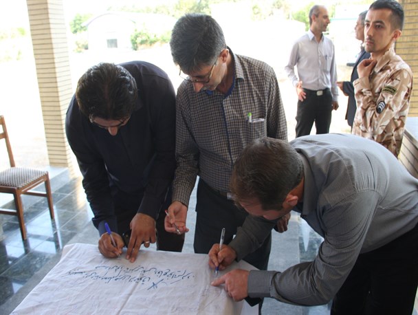 نامه ۷۱۵ دانشگاهی به مسئولان/بدون حائل میان مردم حاضر شوید و مطالبات آنان را بشنوید