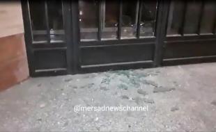 تخریب شیشه ها و دستگاه های ای تی ام ۱۰ بانک توسط اوباش در کرمانشاه+فیلم