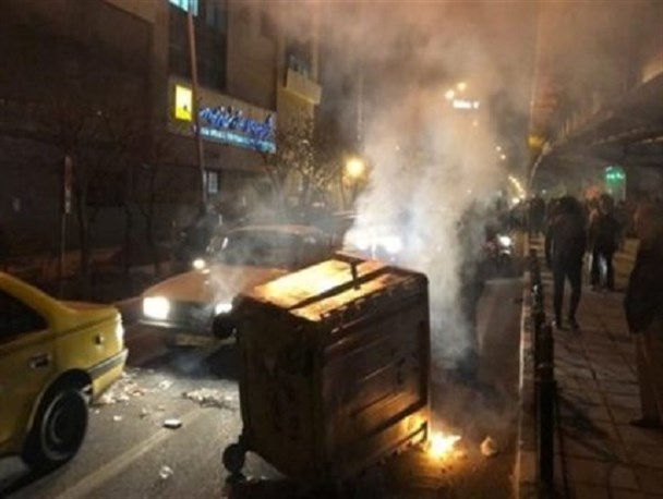 دم خروس‌هایی که یکی پس از دیگری بیرون می‌زند/ هتریک ترامپ در حمایت از ناآرامی‌های ایران