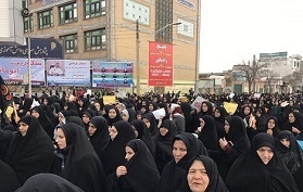 قیام مردم تاکستان علیه آشوبگران با در دست داشتن قرآن های سوخته شده توسط اغتشاش گران + فیلم 