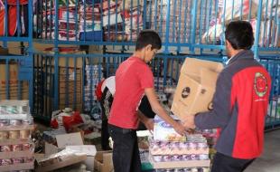 آغازمرحله دوم توزیع بسته یکماهه زلزله زدگان کرمانشاه از ۲۳ دی ماه