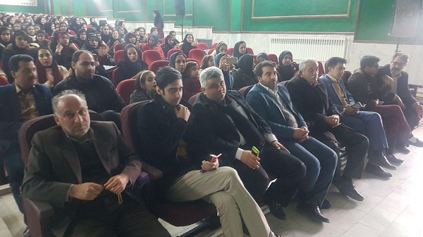 اجرای برنامه های فرهنگی وهنری  توسط هنرمندان یزدی در اسلام آبادغرب