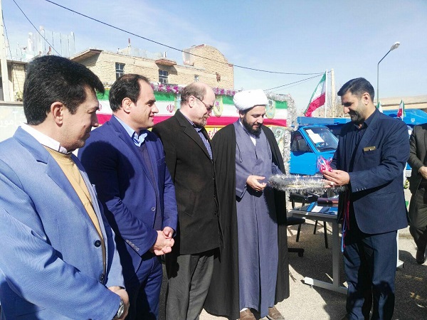 واگذاری 16 دستگاه وانت نیسان به مددجویان کمیته امداد اسلام آبادغرب+تصاویر واگذاری 16 دستگاه وانت نیسان به مددجویان کمیته امداد اسلام آبادغرب+تصاویر