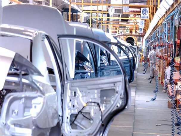 خودکفایی در حوزه تولید خودروهای سواری، سنگین ، نیمه سنگین و تجهیزات زرهی بعد از انقلاب/ رشد 200 درصدی صادرات خودرو در سال جاری