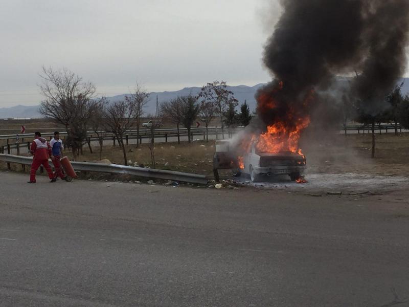 آتش‌سوزی پیکان در اسلام‌آباد غرب+تصاویر