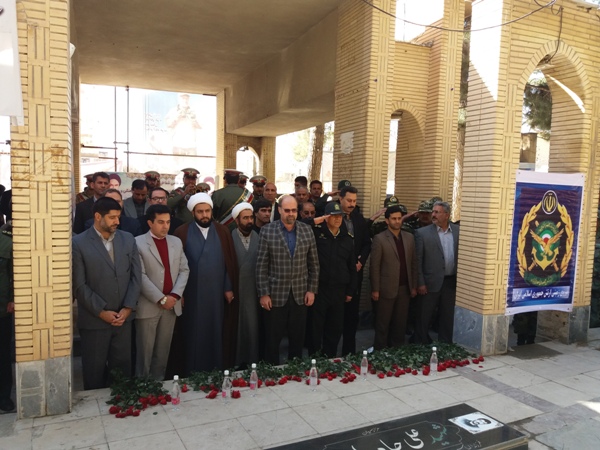 غبارروبی و عطرافشانی مزار شهدا در اسلام آبادغرب+تصاویر غبارروبی و عطرافشانی مزار شهدا در اسلام آبادغرب+تصاویر