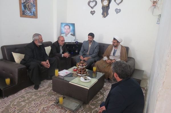 دیدار با خانواده شهید سالار زاهدی پور در اسلام آبادغرب+تصاویر دیدار با خانواده شهید سالار زاهدی پور در اسلام آبادغرب+تصاویر