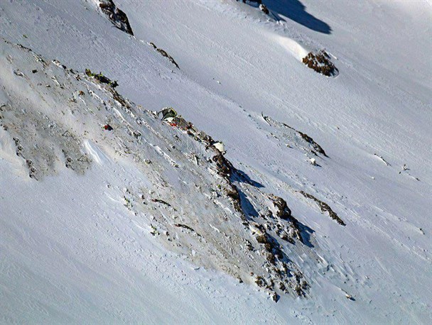 وضعیت جسدها واقعا جانسوز است/ تعدادی از اجساد در زیر برف مدفون است!
