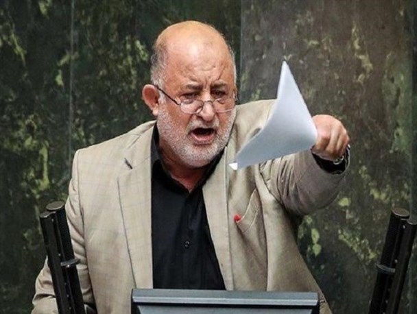 لابی گری در مجلس بیداد می کند/ آقای وزیر 15 نفر از فک و فامیل خود را به داخل صحن مجلس آورده بود! لابی گری در مجلس بیداد می کند/ آقای وزیر 15 نفر از فک و فامیل خود را به داخل صحن مجلس آورده بود!