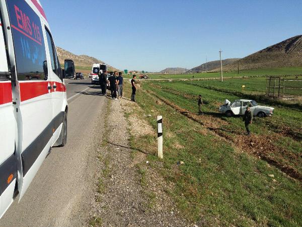 مصدومیت 4 نفر بر اثر واژگونی پیکان در محور کرند به اسلام آبادغرب+عکس