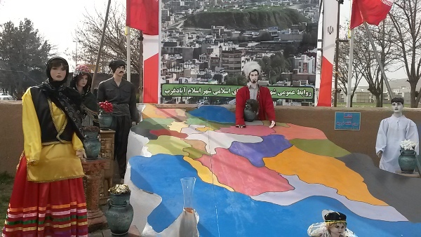 استقبال گردشگران از "خانه سنتی" ورودی اسلام آبادغرب