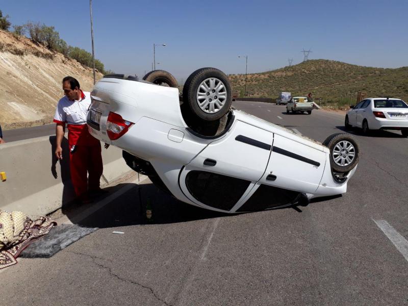 واژگونی تیبا در محور اسلام آبادغرب به کرمانشاه 2مصدوم برجای گذاشت+تصاویر