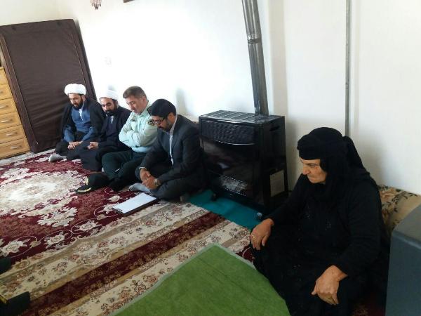 دیدار مسئولین شهرستان با خانواده شهدا در اسلام آبادغرب+تصاویر