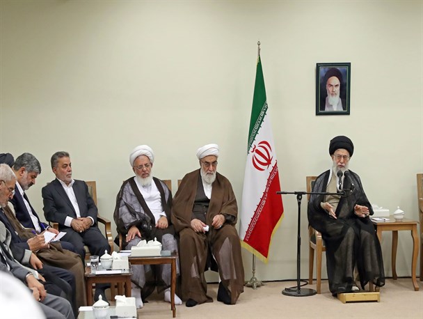 وظیفه مسئولان تقویت روحیه انقلابی در جوانان است/جریان انقلابی نباید در محیط های دانشگاهی تضعیف شود وظیفه مسئولان تقویت روحیه انقلابی در جوانان است/جریان انقلابی نباید در محیط های دانشگاهی تضعیف شود