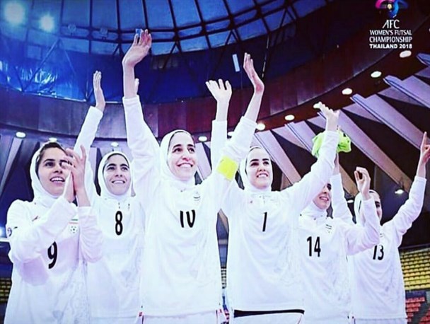 نشان دادیم با حجاب هم می توان قهرمان بود/ دهان منتقدان حجاب اسلامی بسته شد/ به خاطر حجاب از پیشنهاد تیم های اروپایی عبور کردیم