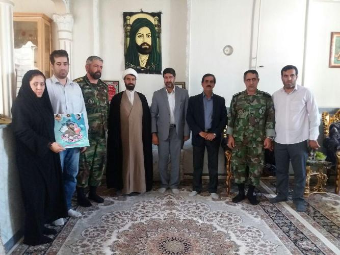 دیدار و سرکشی مسئولان اسلام آباد غرب از خانواده شهدای عملیات مرصاد+تصاویر 