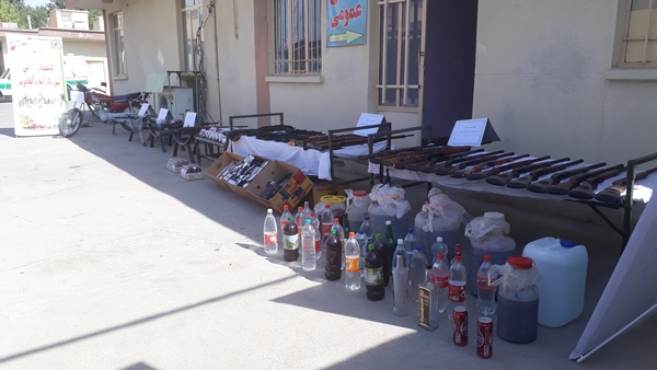 انهدام باندهای خرید و فروش قرص های روانگردان و سارقان خودرو در اسلام آبادغرب/ کشف 30 هزار قرص روانگردان + تصاویر