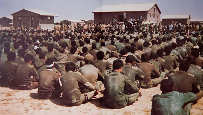 روایت یک آزاده از ۸ سال زندگی در دو وجب جا/ در هر شبانه‌روز به هر اسیر یک قاشق خرده نان‌ و نصف استکان آب می رسید 