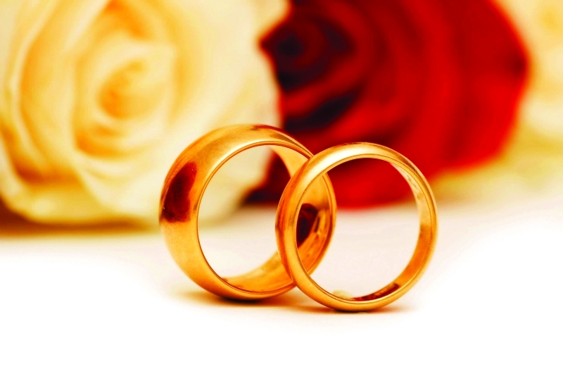 اسرار زندگی مجردی‌مان را به نامزدمان بگوییم یا خیر؟ 