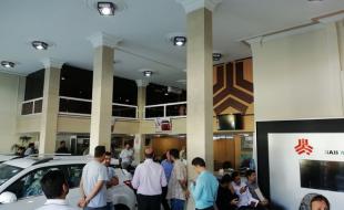 صف طولانی در نمایندگی‌های خودرو و سرگردانی خریداران کرمانشاهی