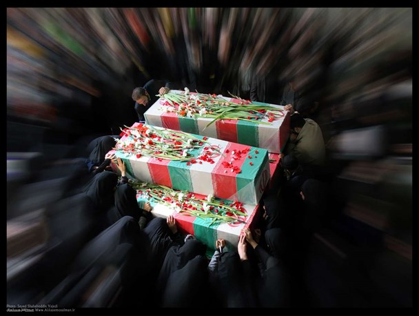 ازدحام جمعیت از ساعتی قبل از شروع مراسم/ تشییع پیکر مطهر ۱۳۵ شهید گمنام بر دستان مردم تهران آغاز شد ازدحام جمعیت از ساعتی قبل از شروع مراسم/ تشییع پیکر مطهر ۱۳۵ شهید گمنام بر دستان مردم تهران آغاز شد