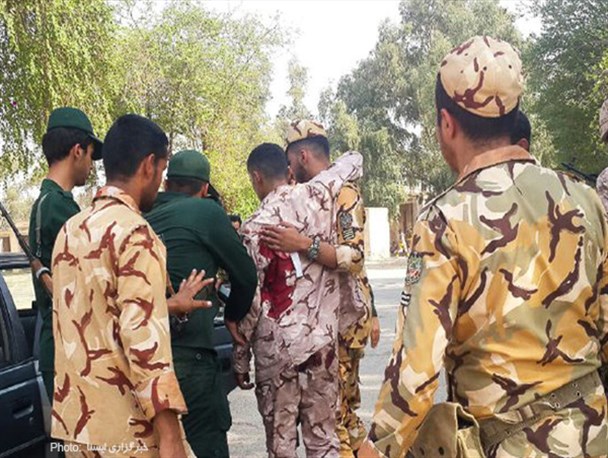 تیراندازی در حین برگزاری رژه نیروهای مسلح در اهواز/تصاویر