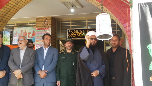 مراسم بازگشایی مدارس در اسلام آبادغرب/نواختن زنگ سپاس و مقاومت با شعار یا حسین(ع)+تصاویر