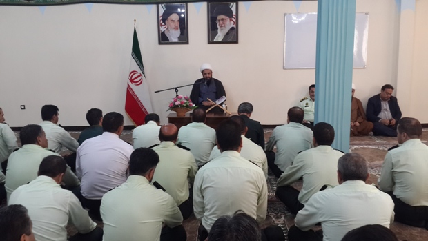 دیدار فرماندهی و پرسنل نیرو انتظامی اسلام آبادغرب با امام جمعه شهرستان+تصاویر