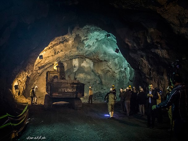 اتمام حفاری تونل شرقی البرز در آزاد راه تهران-شمال/تصاویر