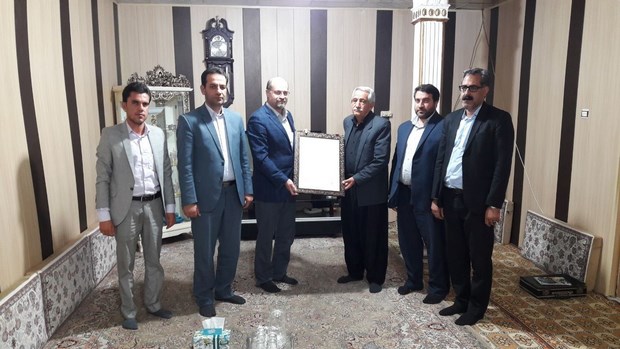 دیدار مسئولین شهرستان با پیشکسوت هوره اسلام آباد غرب+عکس دیدار مسئولین شهرستان با پیشکسوت هوره اسلام آباد غرب+عکس