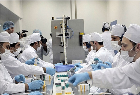 دود دسته‌بندی‌های ارزی در چشم صنعت دارو/ وقتی بانک‌ها زیر پای تولیدکنندگان را خالی می‌کنند 