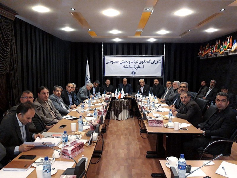  زنده فروشی، صنعت مرغ کرمانشاه را زمینگیر کرده است 