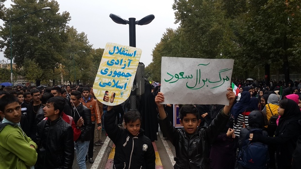 فریاد «مرگ بر آمریکا» و «هیهات من الذله» در اسلام آبادغرب طنین انداز شد+تصاویر