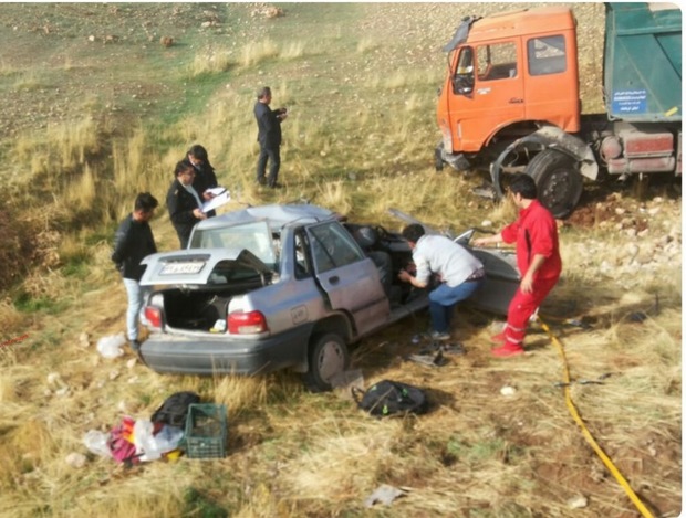 تصادف پراید با کامیون در محور دالاهو به اسلام آبادغرب