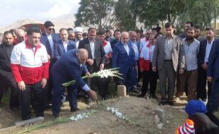 یادبودی برای سالگرد درگذشتگان زلزله مرگبار غرب +تصاویر