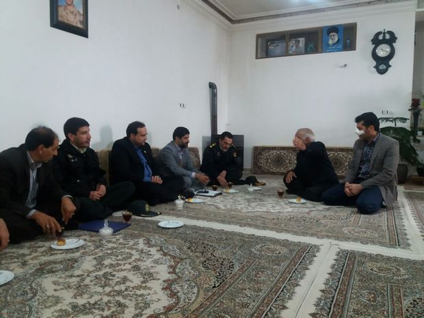 دیدار و سرکشی از خانواده شهدای نیرو انتظامی اسلام آبادغرب+ تصاویر