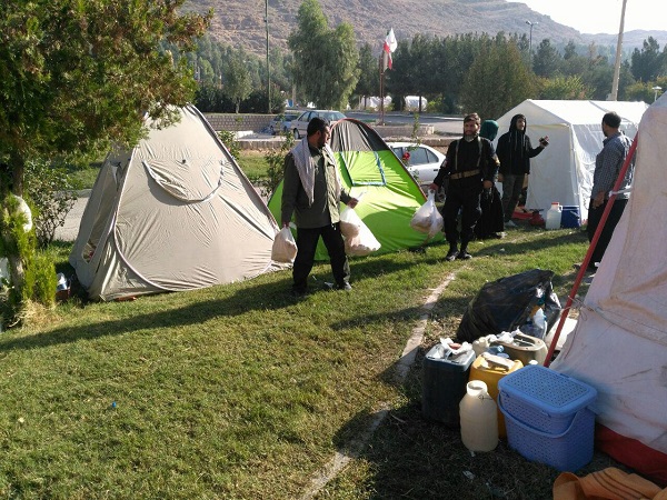 نقش پر رنگ سپاه اسلام آباد غرب در کمک رسانی به زلزله زدگان+تصاویر