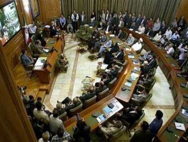 بیماری نجفی، بازنشستگی افشانی و این بار شهرداری که نیامده حاشیه ساز شد/ چرا اصلاح‌طلبان شهرداران جنجال ساز انتخاب می کنند؟