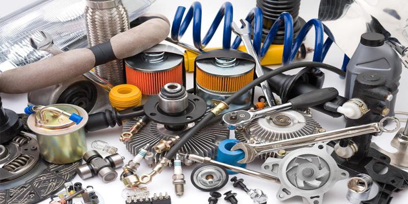 بیداد نابسامانی در بازار لوازم یدکی/ آیا هنوز قطعات خودرو در گمرکات خاک می خورد؟ 